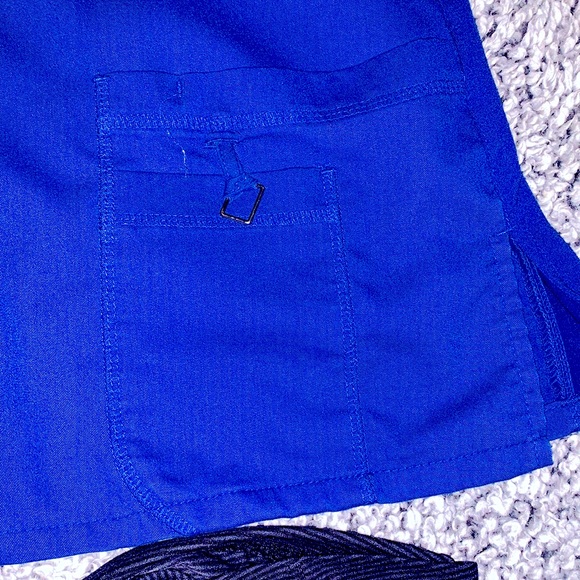 Grey’s Anatomy ACTIVE Scrub Top - Large - Picture 3 of 4